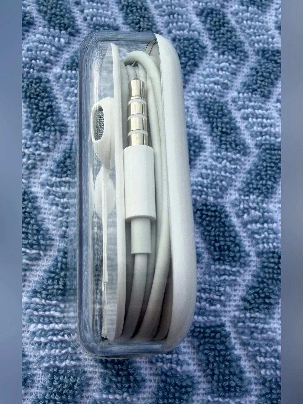 Apple White Wired Earbuds with In-Line Remote and Mic NWOT